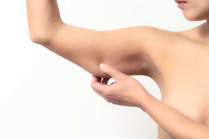 Как проводится процедура подтяжки кожи рук